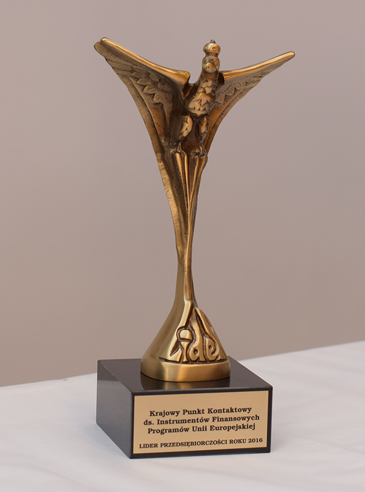 3-lider-statuetka_kpk-2016